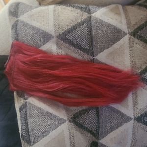 Red clip in double weft